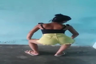 Novinha dansando funk 2