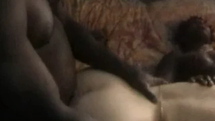 Interacial milf üçlü