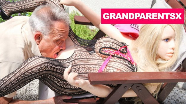 Senil dede lanet bir seks bebeği