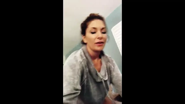 Милфа наконец-то пробует анал с молодым ебарем