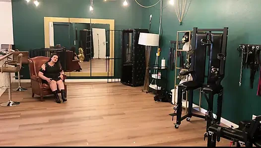 Bdsm zindan sürtükler koşumlu maskeli aptalı domine ediyor