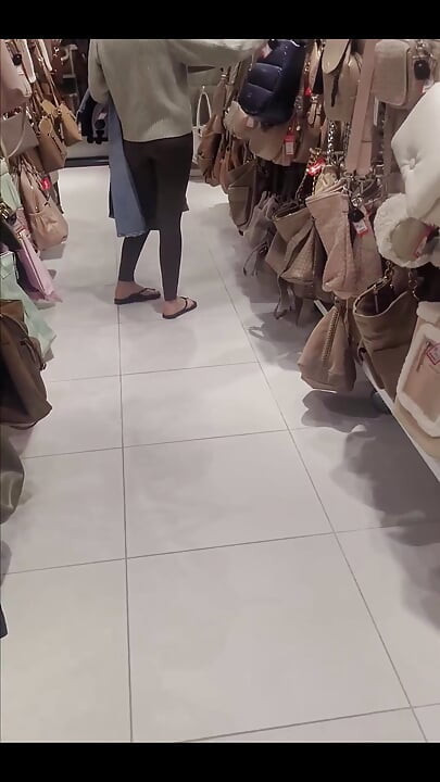 Alışveriş yaptıktan ve bazı yeni döllenmeler yaptıktan sonra, bana göt yalama ve prostat masajı yapmak istedi