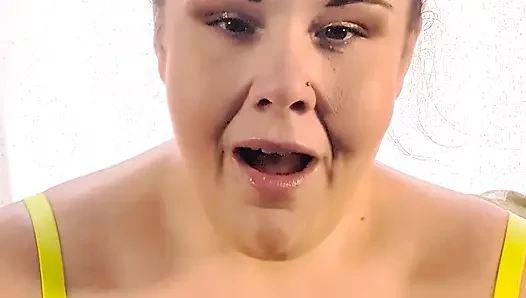 Kadın kılıklı sürtük holly lou ile yarak emiyor