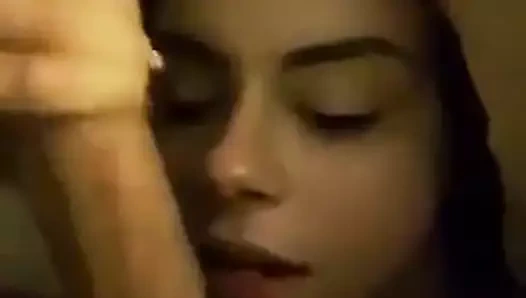 Esmer gf handjob yüz ve protein yutmak