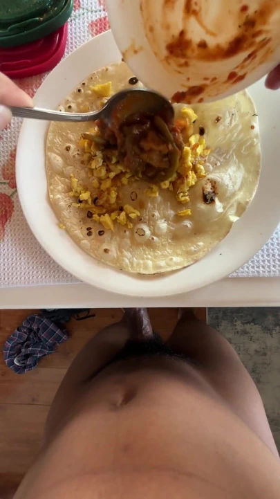 Thesubjojo - özel krem sosla öğle yemeği yapıyor