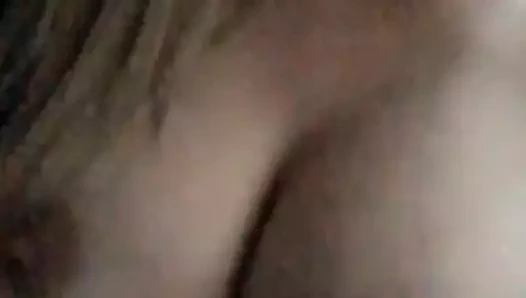 Büyük memeli sarışın