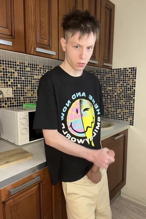 Genç twink'in fışkıran boşalma zevki