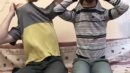 Büyük eşcinsel yarak emiyor götten sikiliyor... ağzına boşalma