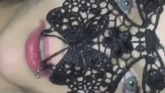 Stoyca sarışın genç kız sikişmeye hazır