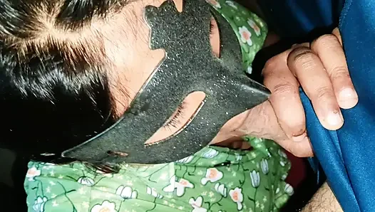 Hintli yengenin ağzına sürpriz boşalma - azgın neha yengenin yüzünü sikiyor oral seks videosu