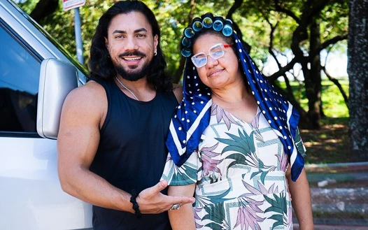 İri güzel kadın minibüsümde sert götten sikiliyor