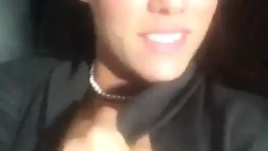 Peta jensen göğüsler ve dövmeler