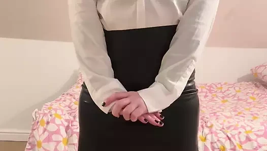 Bayan Ruby aylık sağım seansı: minik yarak baskısı