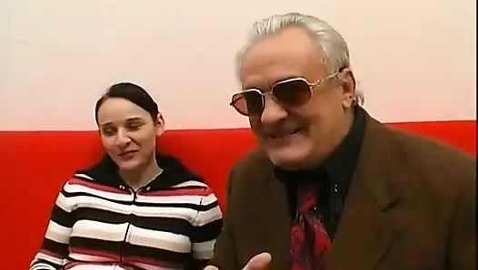 Kızım birçok yarağı ve siyahı seviyor