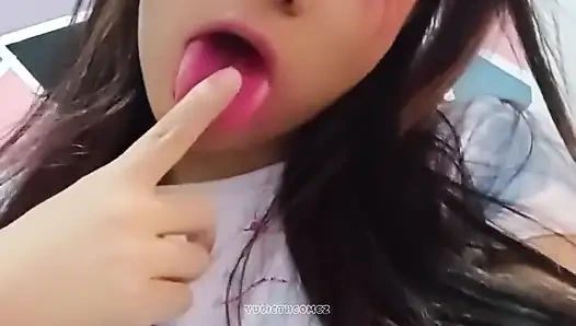 Sadık takipçilerimle görüntülü görüşmeler size büyük göğüslerimi ve vajinamı gösteriyorum