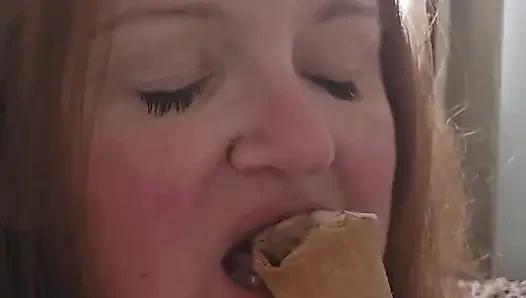 Dondurma yemek çok seksi olabilir