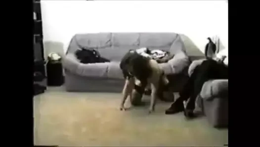 Hausfrau erniedrigt und bestraft