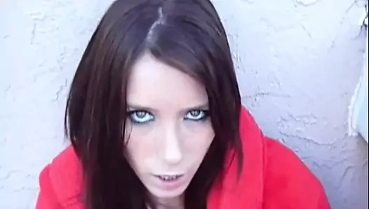 Brookeskye çatıya gitti ve amını ovuşturdu