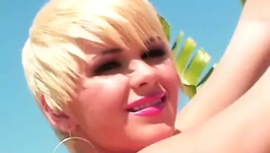 dudes hunk azgın sürtük ile güzel göğüsleri yedikten sonra onu KEDİ ve Başlarken bjs