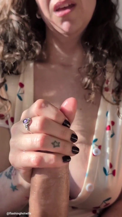 Ateşli evli kadın edepsizce konuşuyor | Klip 1