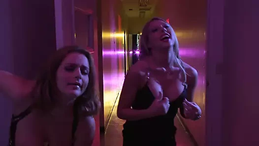 flotter dreier mit zwei blonden