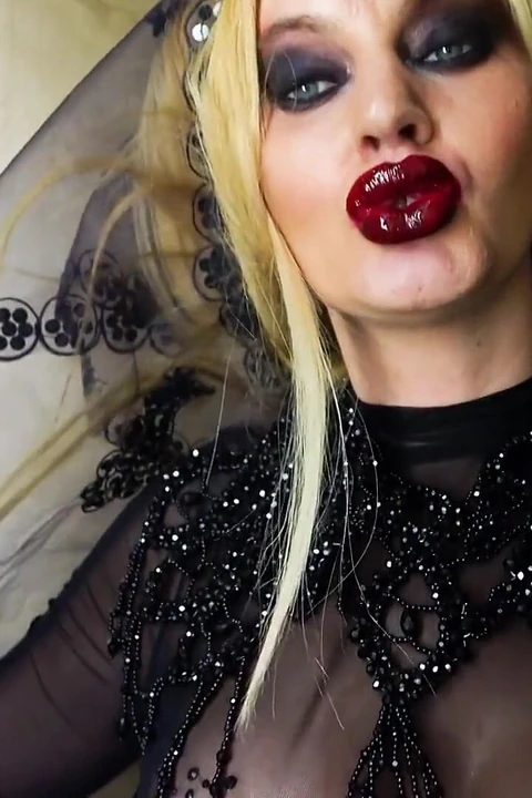 Gelini öp (sansürsüz dudaklar)