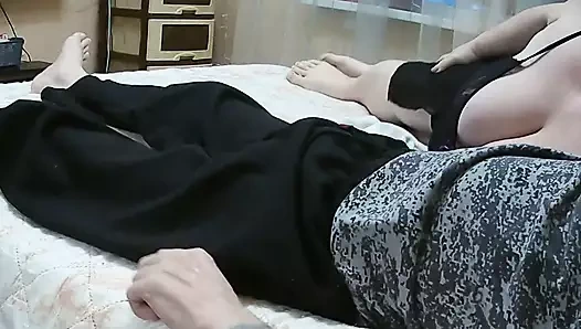 Kız arkadaşım ağzı dölle dolana kadar sikimi emiyor