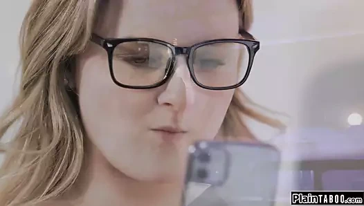 busty bebeğim satıyor bekaret için kaba adam ve alır facefucked