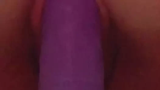 Islak amcık dildoya biniyor