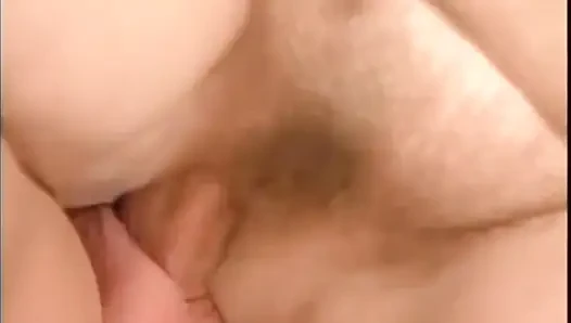 Büyük tombul orta yaşlı seksi amcıklı seksi kaslı adam... ağzına boşalma