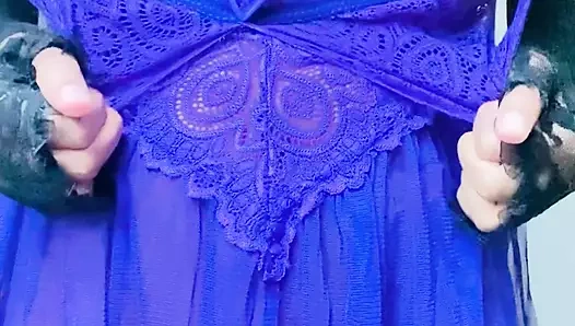 Hintli seksi genç üniversiteli kız amını parmaklıyor