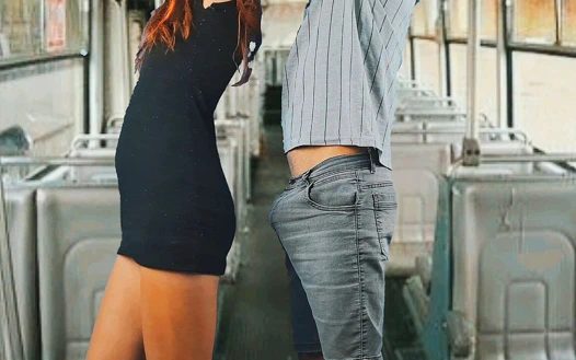 Otobüste bir yabancı tarafından kalçalanan kız öğrenci!