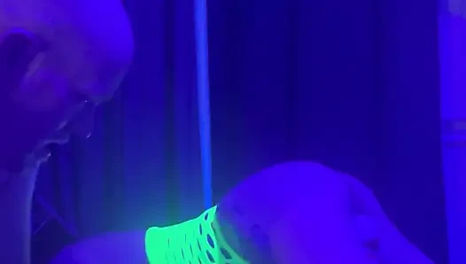 Sinsi sürtük büyük yarağı alıyor