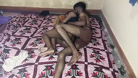 Hintli genç ateşli köylü kız sert sikişiyor