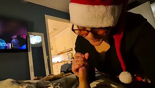 SantaBabe gets her cum