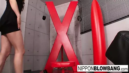 Seksi bebek masturbates süre o alır yükler üflenir üzerinde ona yüz