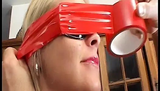 Güzel nikki için siyah ve beyaz bir yarak