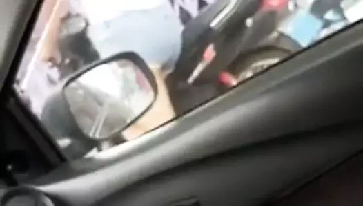 Culona saliendo de su casa