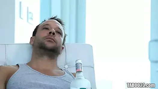 Ateşli esmer Allie Haze bir kızla sikişiyor