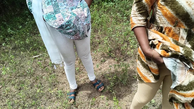 Минет и лизание груди на улице