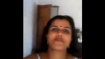 teyze parmak yapıyor