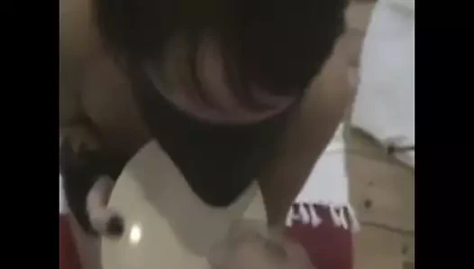 emme onun horoz gözleri bağlı