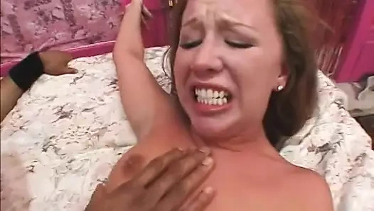 Güzel esmer bebek büyük zenci biniyor