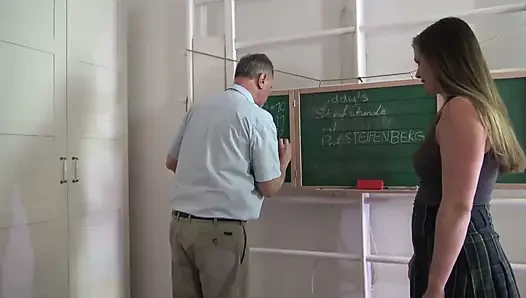 Sadist matematik öğretmeni ve zalim profesör üniversiteli kızları cezalandırıyor!