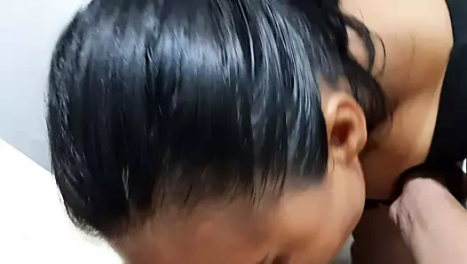 Teyzem banyoda sikimi emiyor