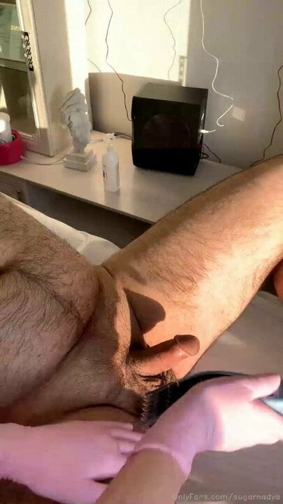 Seksi sarışın yeni bir müşteri için ağda