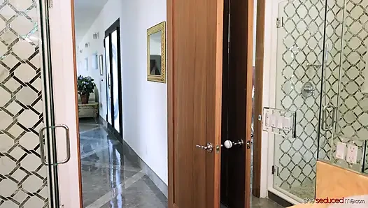 Piyano öğretmeni için rekabet ediyor