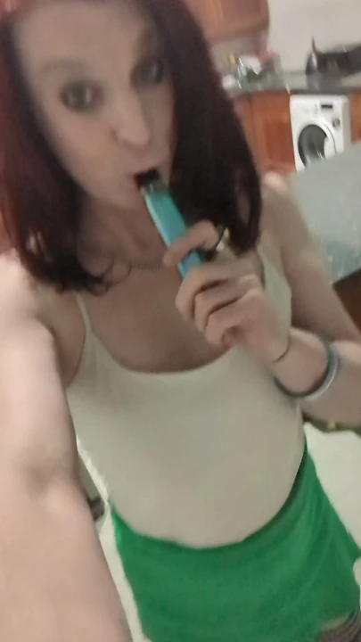 Tgirl hizmetçi abi wood seni düşündüğünü bilmeni istiyor
