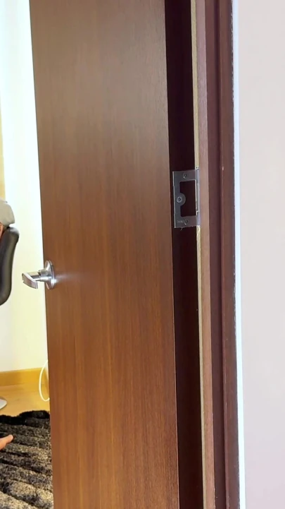 Çarpıcı latin orta yaşlı seksi kadın! Kayınvalide diğer odada inlerken heyecanlanıyor ve mastürbasyon yapıyor! | Klip 1