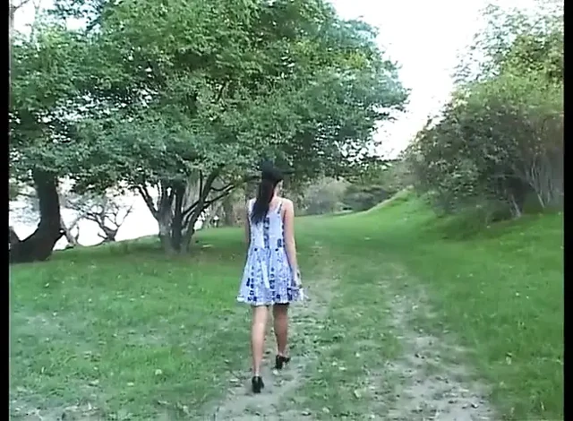 Yalnız işeyen kızlar seksi Annamari ve kız arkadaşı Simona